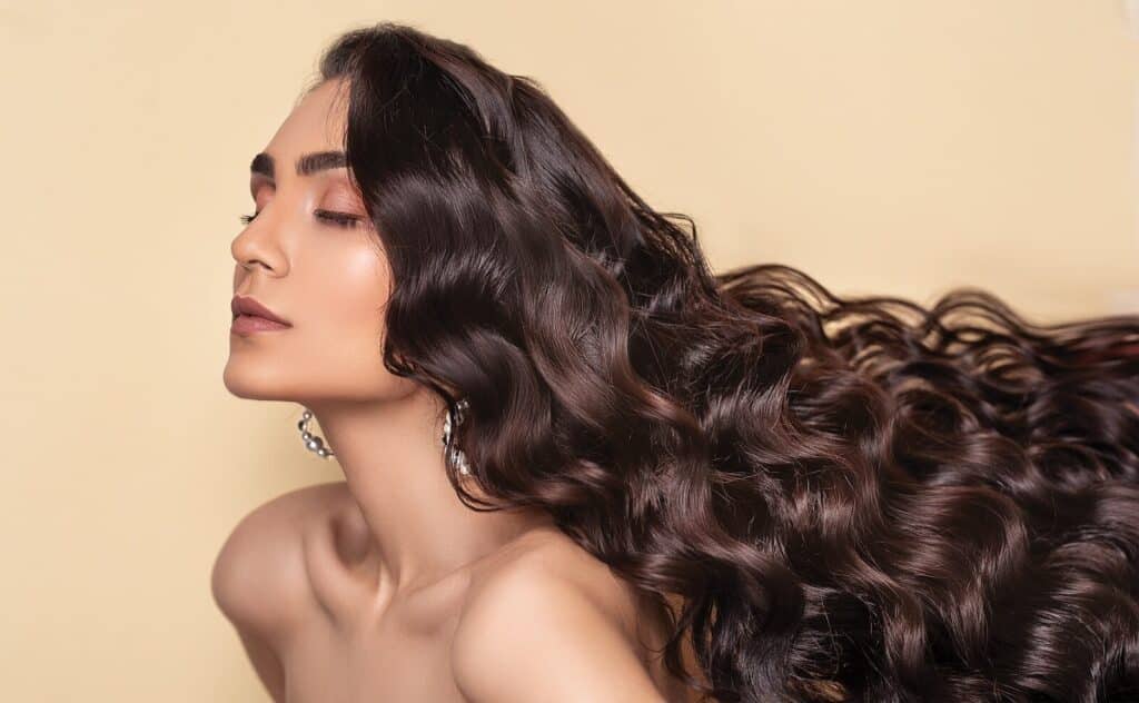Como Acabar com o Frizz e o Ressecamento do Cabelo em Casa